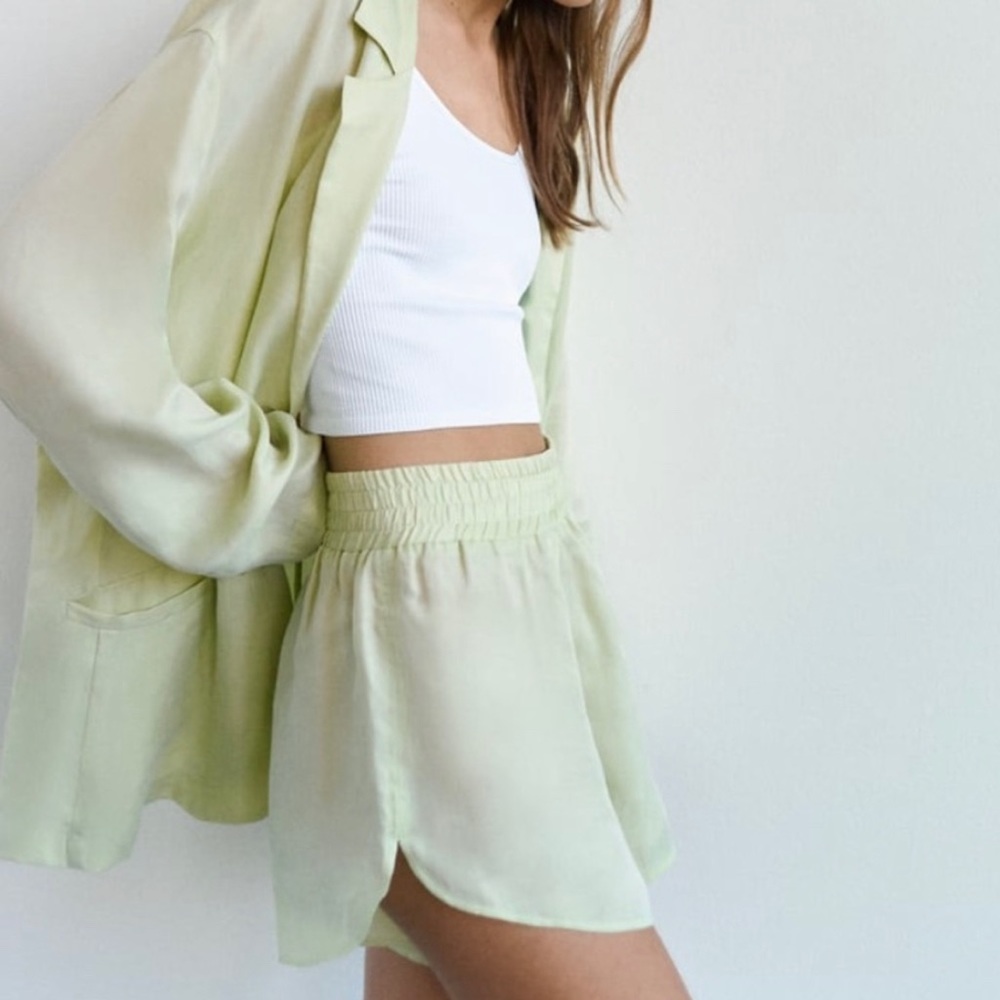 Zara High Waisted Shorts Green sz XS